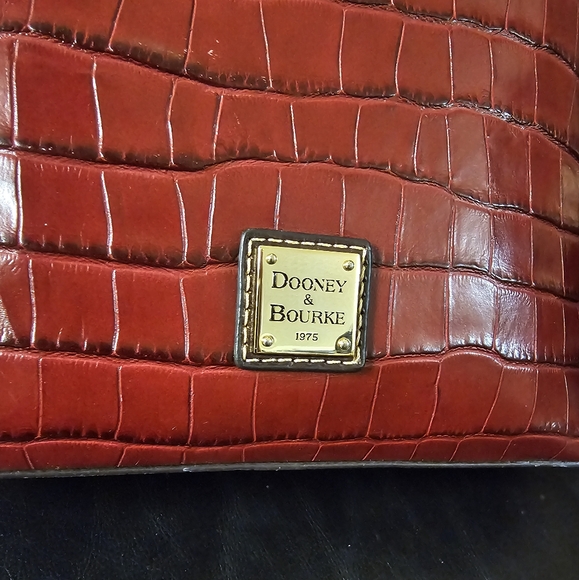 Dooney and Bourke Croc Embossed Leather Shoulder Crossbody Handbag Red Wine EUC - Picture 4 of 16